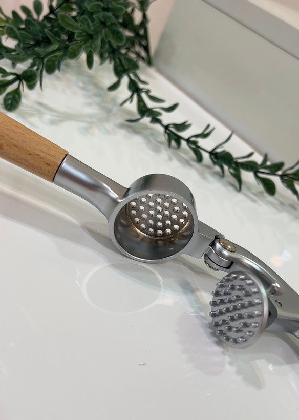 سیر له کن دسته چوبی شنگیا